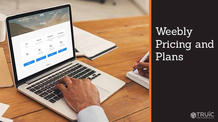 Man looking at Weebly plans and pricing on laptop.