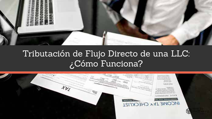 Formularios de impuestos en un escritorio