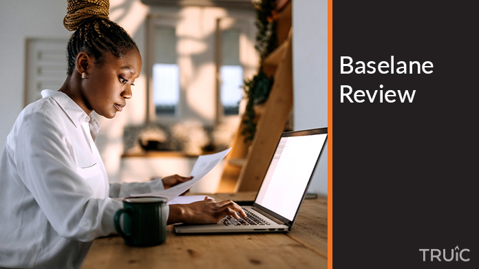 Woman reading our Baselane review on her laptop.